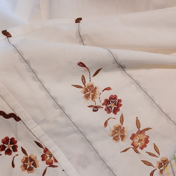 2 Panels White Floral Embroidered Vintage Tier Curtains - Picture 5 of 5